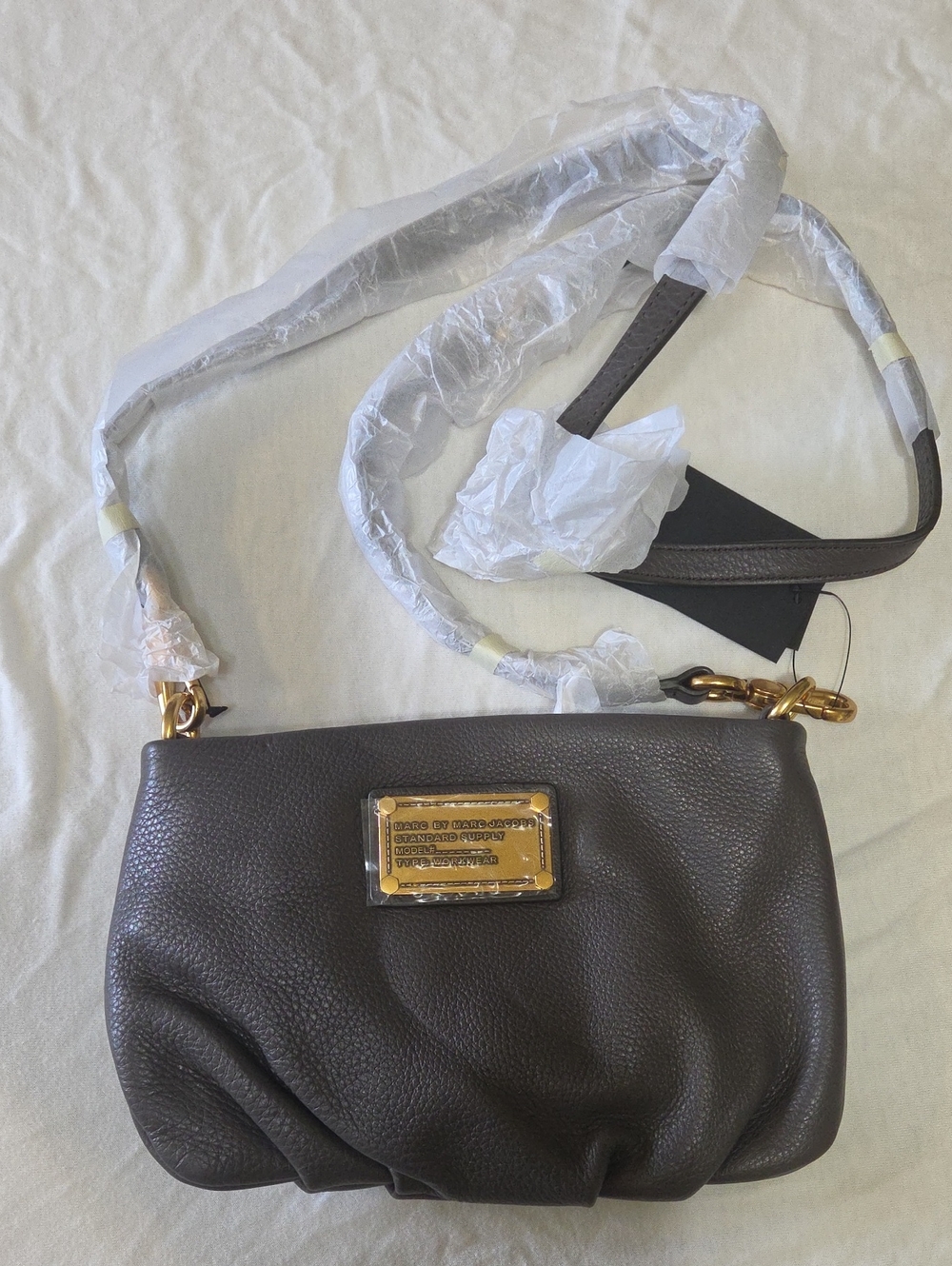 Marc Jacobs BNWT Gray Leather Crossbody Bag with Gold Plaque
